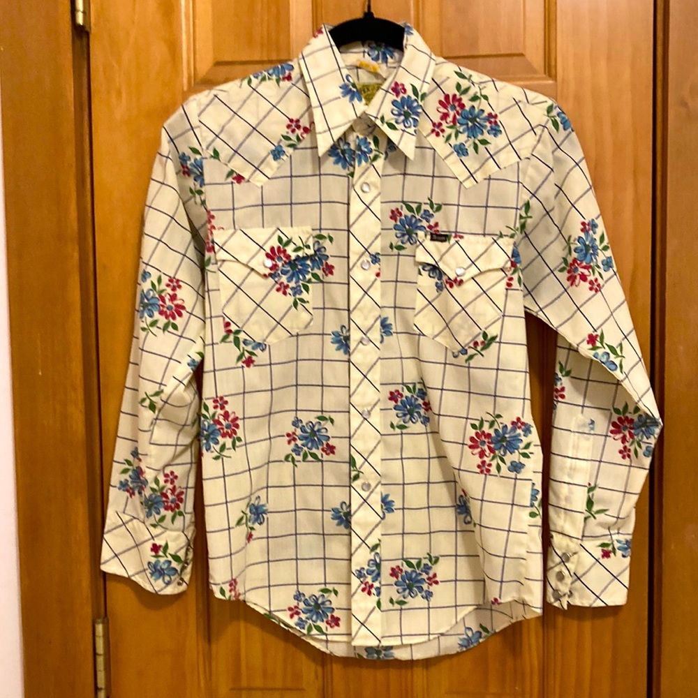 Vintage Texson western shirt with Pearl buttons and extra long shirt tail.